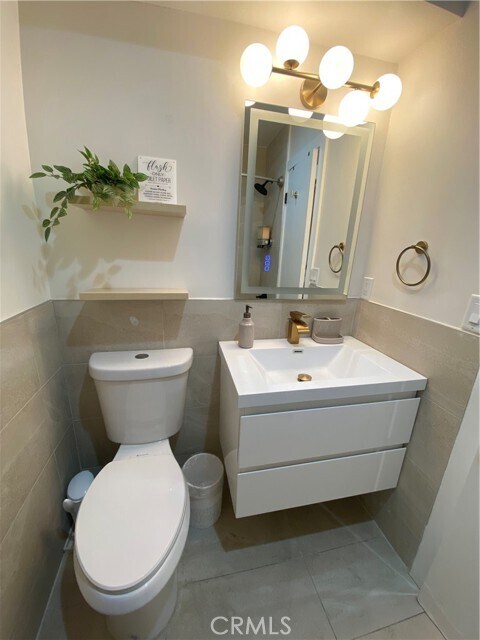 Building Photo - 827 S Manhattan Pl