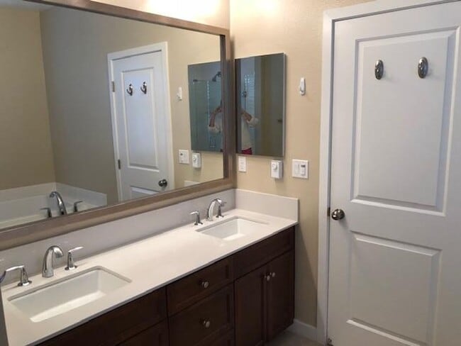 Building Photo - East Ventura - Available Soon: Spacious 4 ...