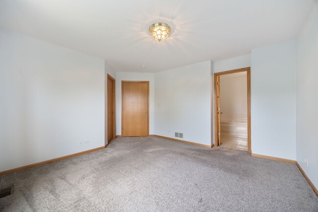 Building Photo - 2805 Overbeck Ln