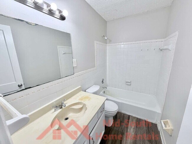 Building Photo - 3998 Victor Dr