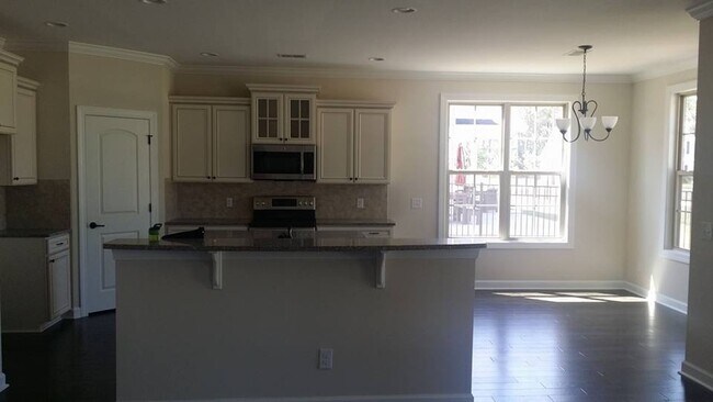 Building Photo - 5 bedroom 4 bath plus Bonus Room and Much More!!