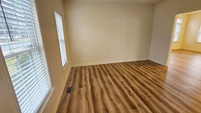 Building Photo - Bright & Spacious Home in Fredericksburg!