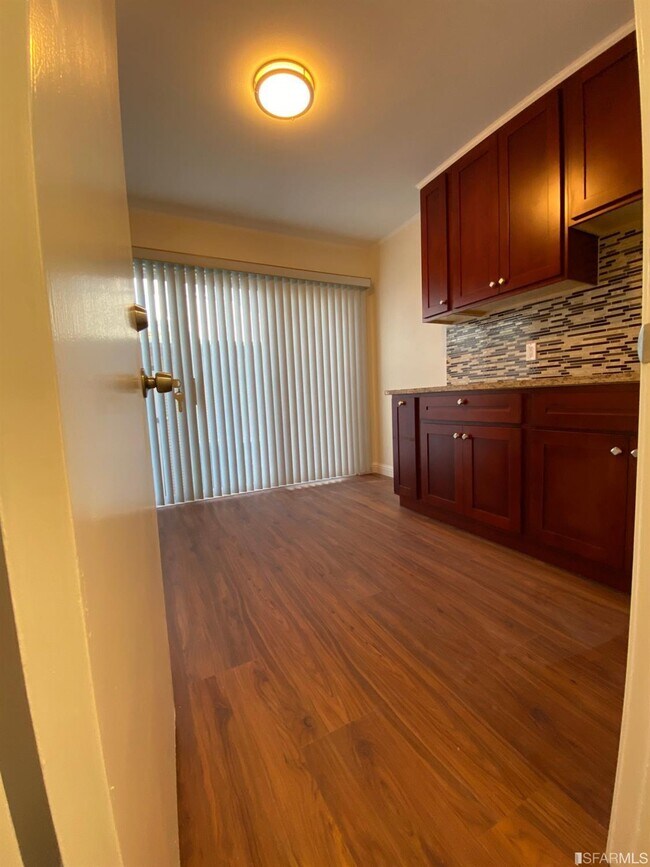 Building Photo - 67 Parkwood Dr
