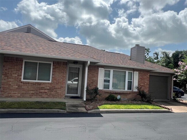 Building Photo - 14020 Schroeder Rd