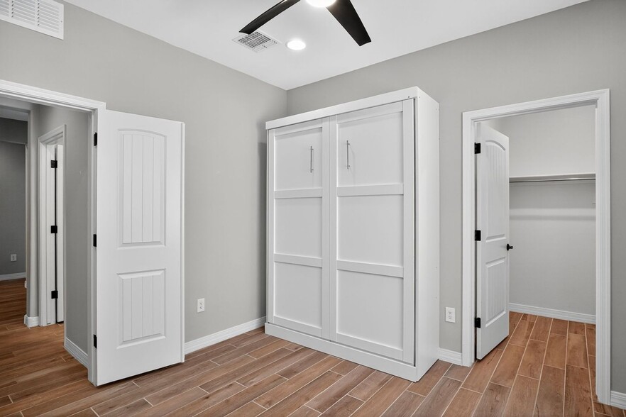 Building Photo - 13861 E Red Oaks Dr