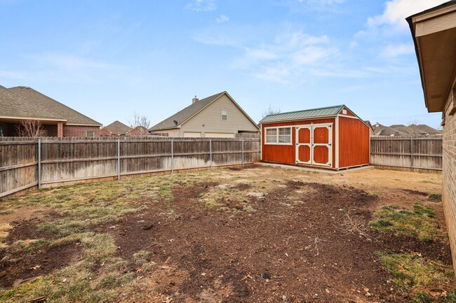 Building Photo - Beautiful Home in City View!