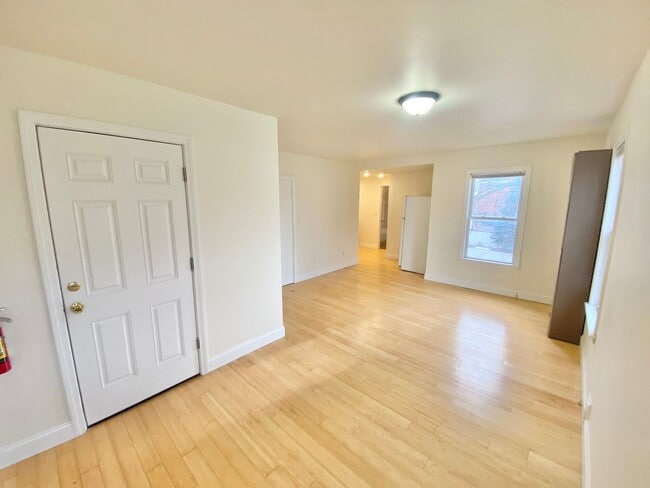 Building Photo - 81-83 Monroe Street