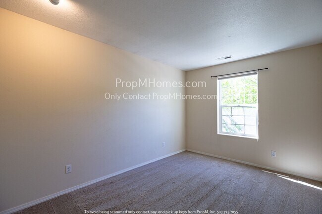 Building Photo - 10441 SW Franklin Ln