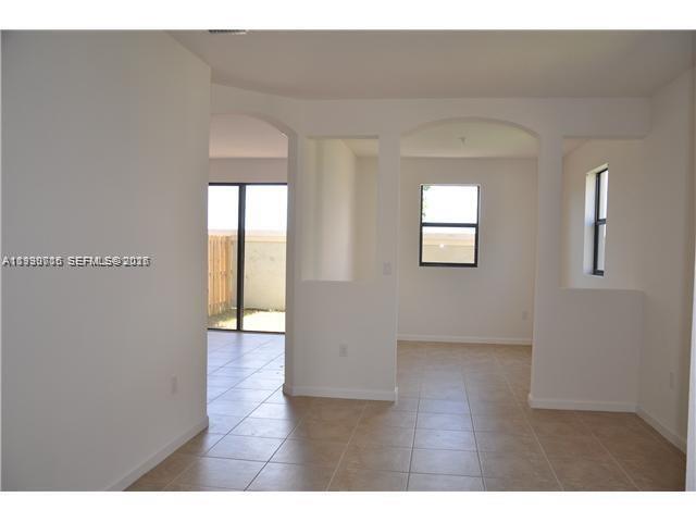 Building Photo - 580 NE 33rd Terrace