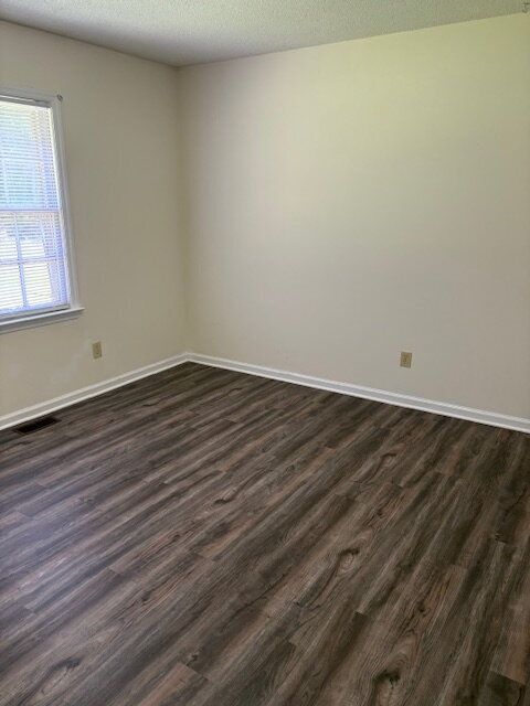 Building Photo - 301 Alice Dr