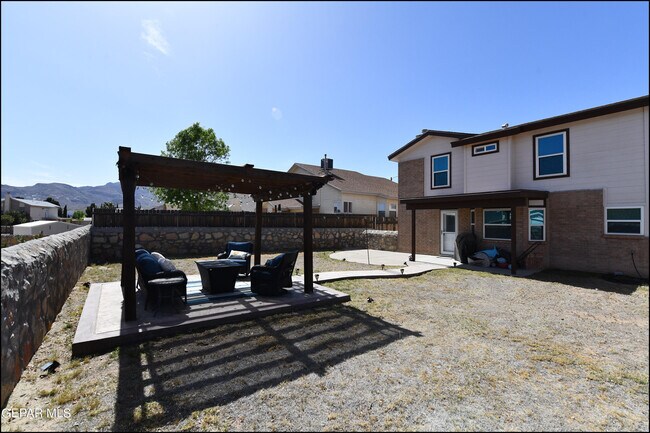 Building Photo - 5060 Silver Sands Ave