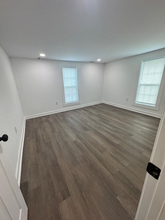 Building Photo - 227 Lewis St