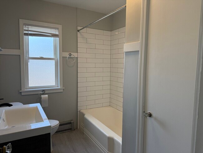 Building Photo - 1534 Clinton Pl