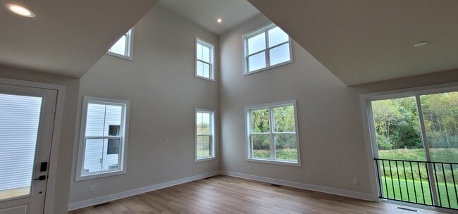 Building Photo - 135 Alroy Rd