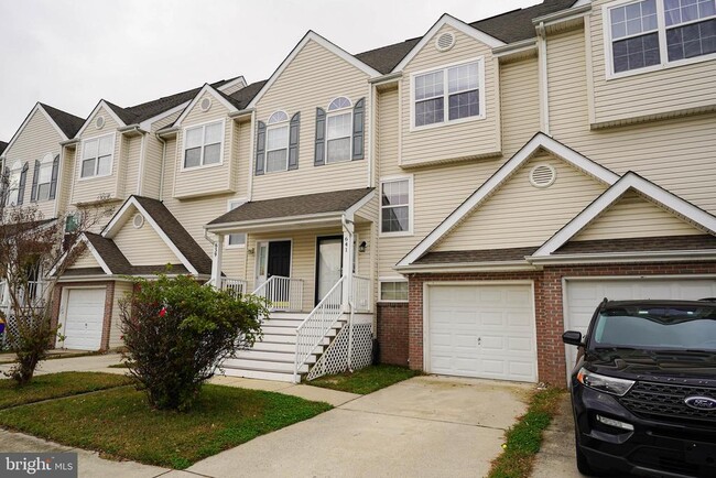 Building Photo - 641 Rosemary Dr