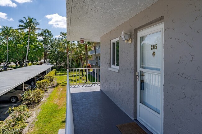 Building Photo - 5515 Rattlesnake Hammock Rd