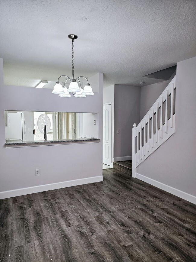 Building Photo - Regency Key Townhouse