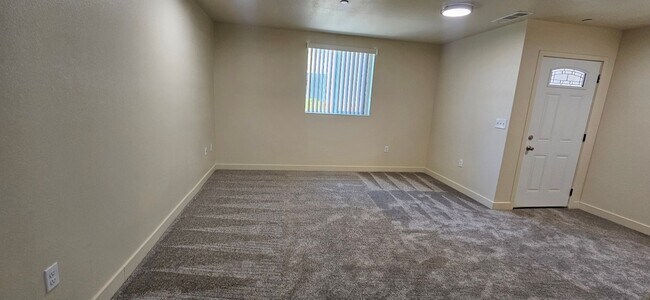 Building Photo - 3839 Woodlawn Ave