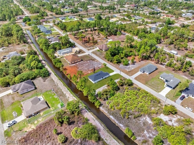 Building Photo - 724 Lamar St E