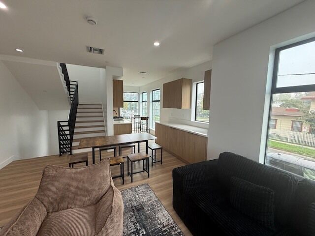 Building Photo - 1200 W 37th Dr