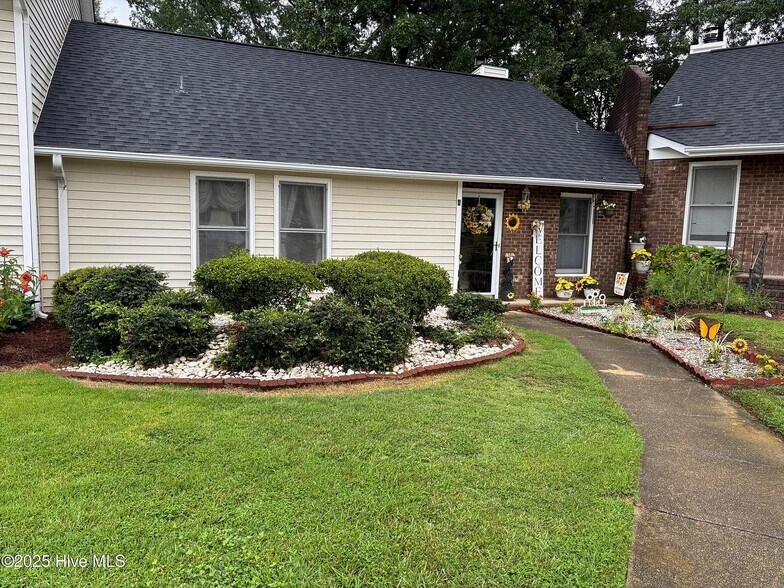 Building Photo - 2501 Saint Christopher Cir SW