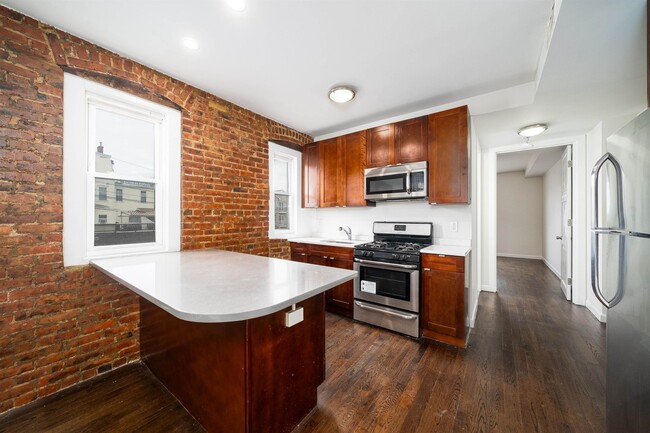 Primary Photo - 386 Bergen Ave
