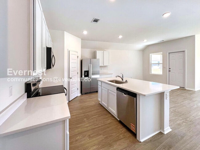 Building Photo - 4-Bed/ 2-Bath Home/Pet Friendly/ Voucher Accepted/Available Now!