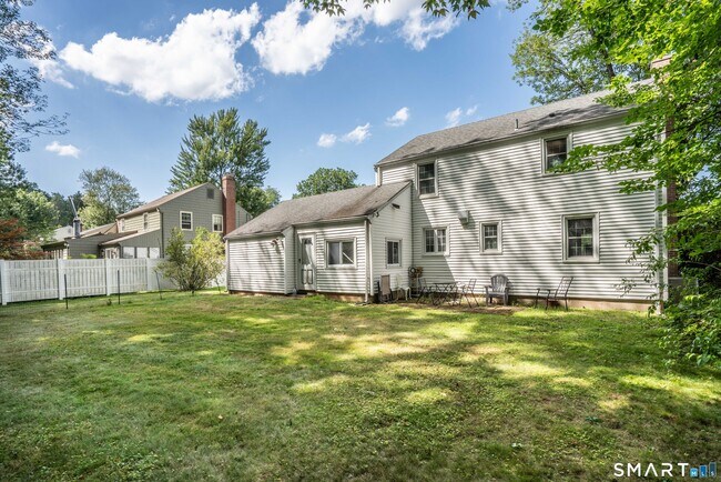 Building Photo - 25 Greensview Dr
