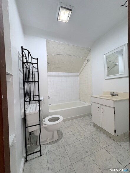 Building Photo - 792 Elm St