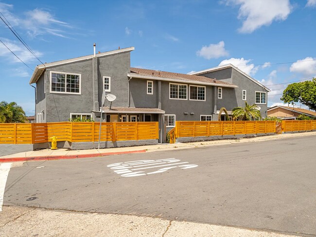 Building Photo - 2108-2108 Drescher St