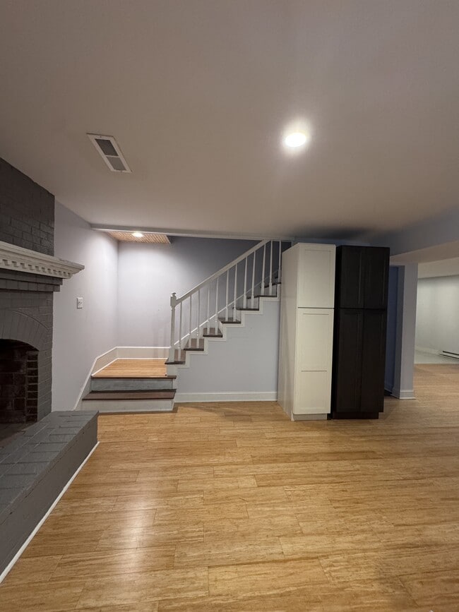 Building Photo - 190 Westridge Cir