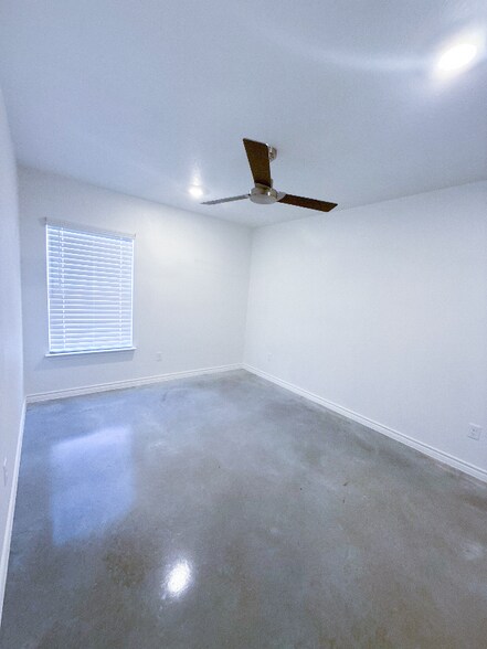 Building Photo - 1146 Lindsey Dr