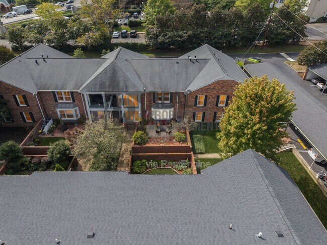 Building Photo - 5025 Hillsboro Pike