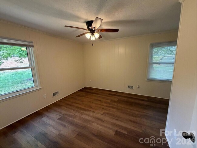 Building Photo - 1130 Turnersburg Hwy