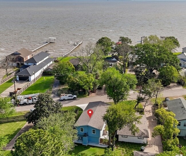 Building Photo - 3802 Bayshore Dr