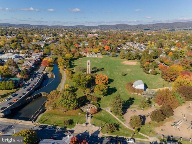 Building Photo - 102 Mercer Ct