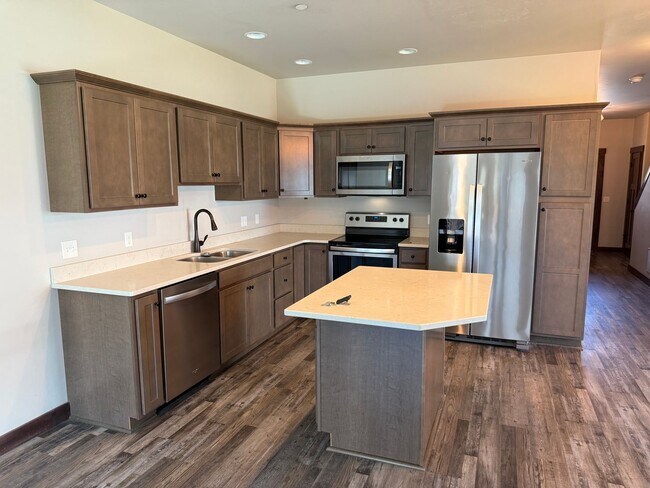 Building Photo - 1300 Westwood Cir