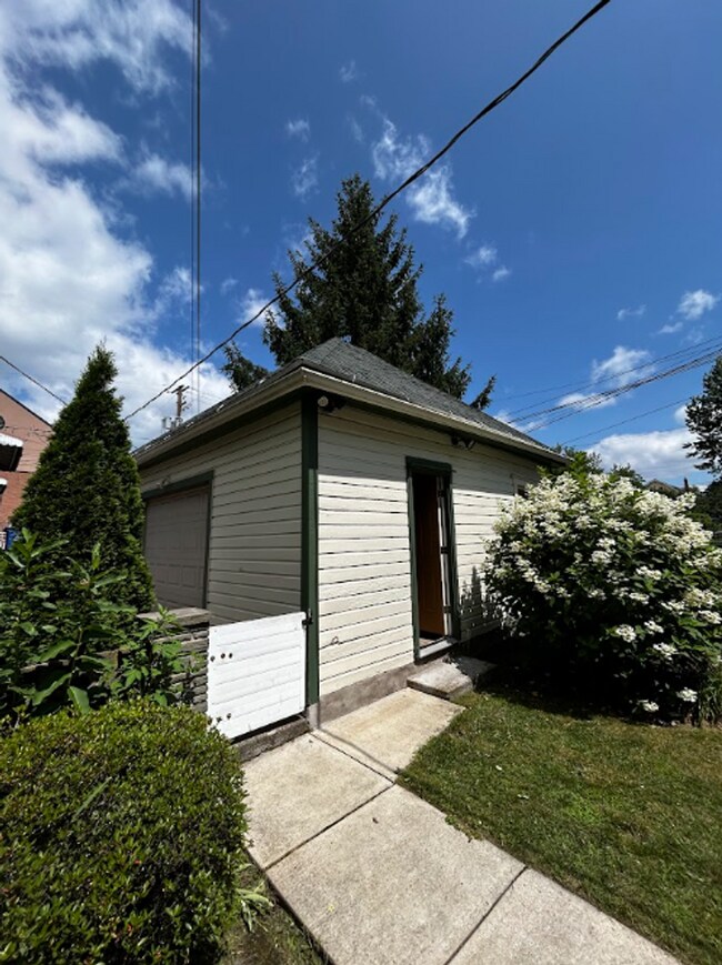 Building Photo - 805-807-807 N Irving Ave