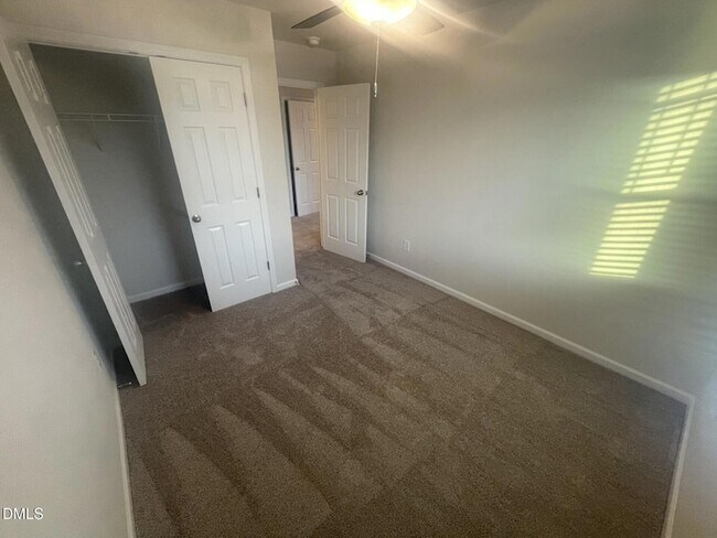 Building Photo - 1004 Peony Ln