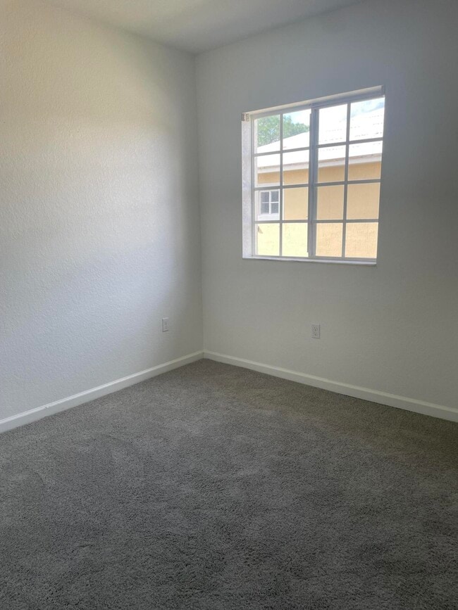 Building Photo - 5024 SE Mariner Garden Cir