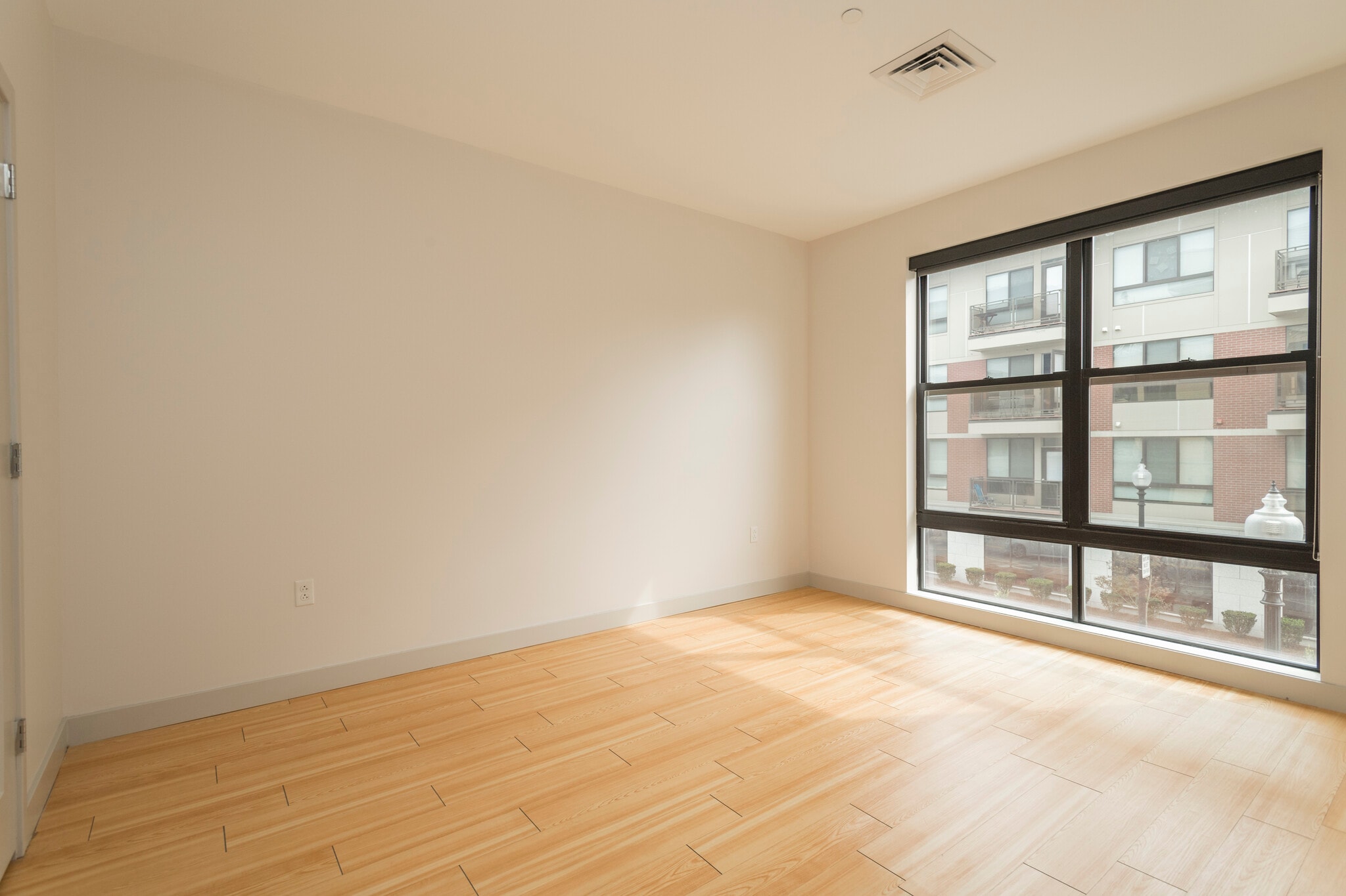 Building Photo - 320 D St