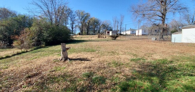 Building Photo - 3 Bedroom 1 Bathroom House