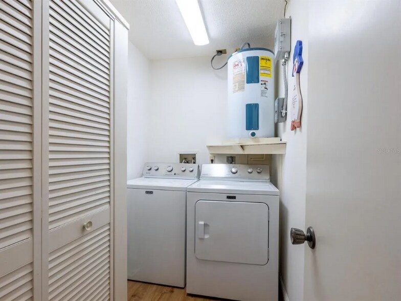 Building Photo - 1624 Whitehead Dr