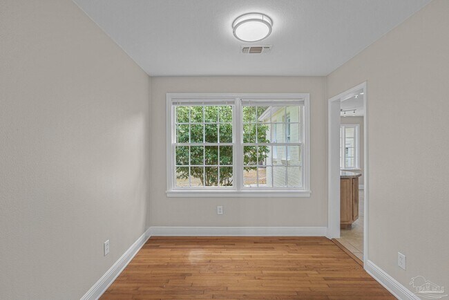 Building Photo - 830 W Moreno St