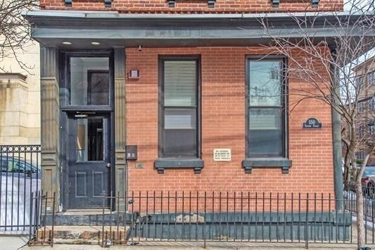 Building Photo - 550 2nd St