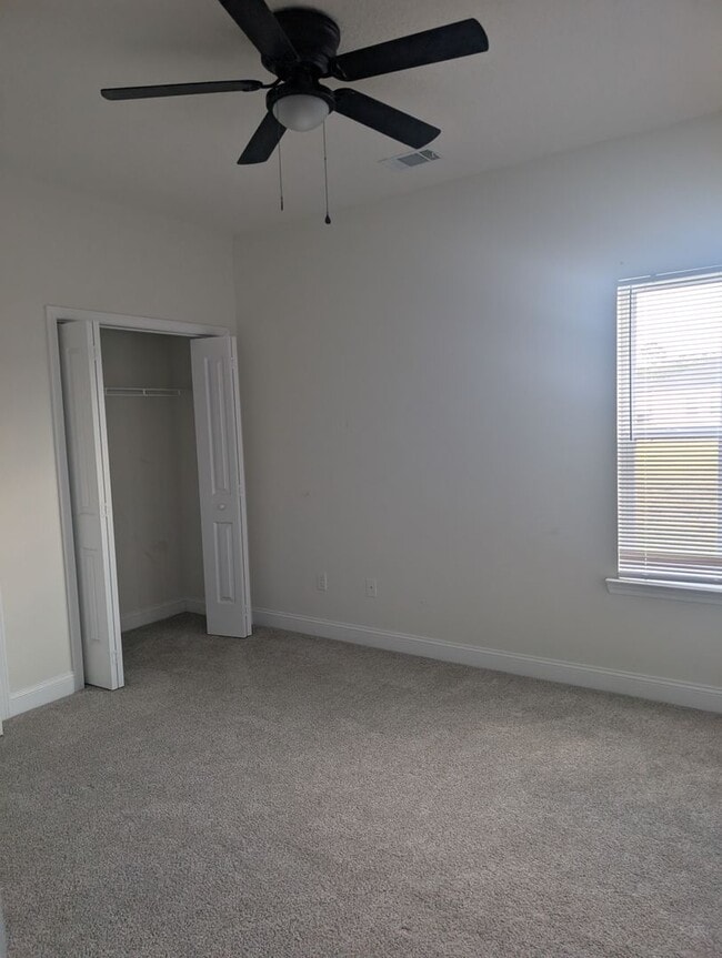 Building Photo - ? For Rent – Spacious 4 Bedroom, 2 Bathroo...