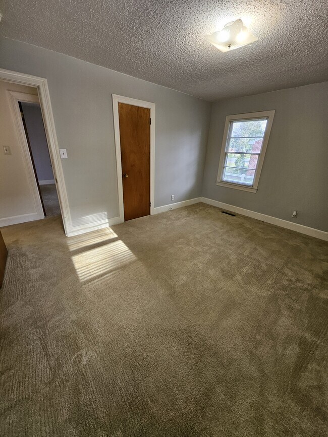 Building Photo - 207 Hooks Ave