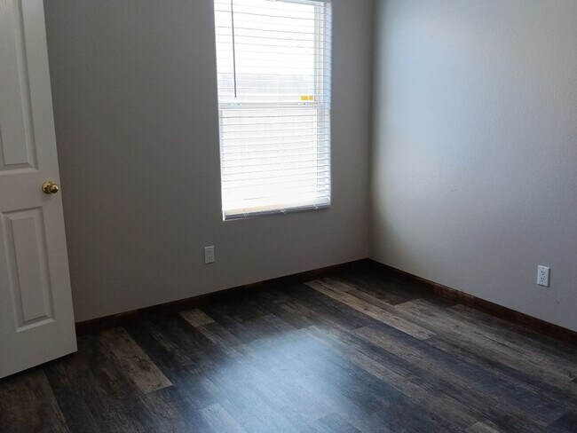Building Photo - Charming 3-bedroom, 2-bathroom home! Comin...