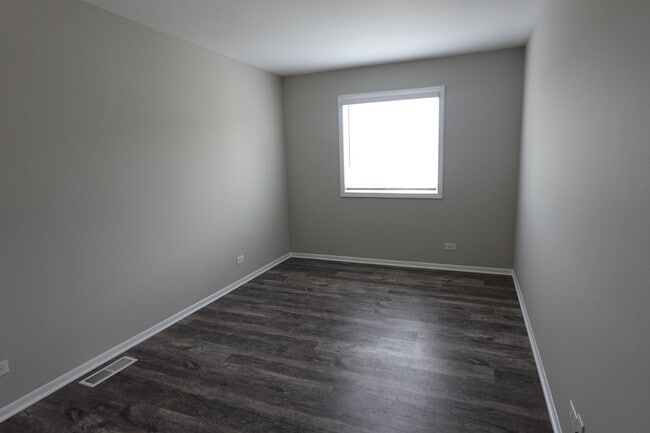 Building Photo - 441 Meadow Green Ln