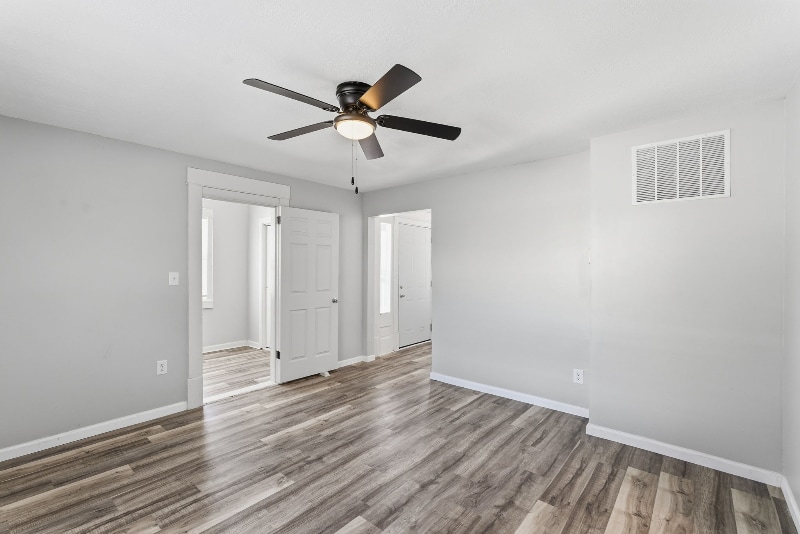 Building Photo - 851 S Millwood Ave